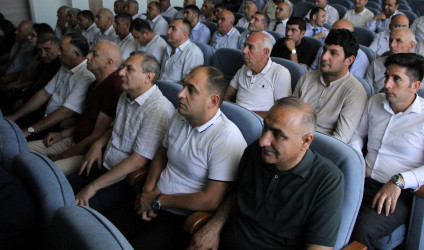 "İstintaq davam edir" bədii filmi nümayiş olunub.