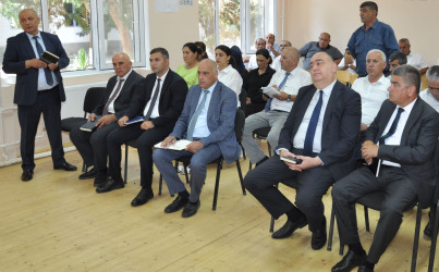 Biləsuvar Rayon İcra Hakimiyyətinin başçısı Faiq Qürbətov 22 iyul tarixindənövbəti səyyar qəbulu Zəhmətabad kənd sakinləri ilə keçirdi.