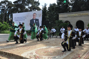 Biləsuvar rayonunda Ulu Öndər Heydər Əliyevin anadan olmasının 103-cü ildönümünə həsr olunmuş  konsert proqramı təşkil olunub.