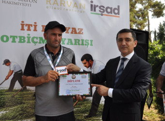 Biləsuvarda 3-cü “İti dəryaz” otbiçmə yarışı keçirilib.