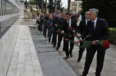 Biləsuvarda 27 sentyabr- Anım günü ilə əlaqədar şəhidlərimizin əziz xatirəsi yad edilib.