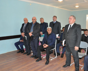Biləsuvar Rayon İcra Hakimiyyətinin başçısı Faiq Qürbətov 7 yanvar 2026-cı il tarixdə rayonun Əliabad kənd sakinləri ilə səyyar qəbul keçirdi.