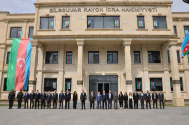 Saat 12:00-da şəhidlərimizin əziz xatirəsi bir dəqiqəlik sükutla yad edilib.