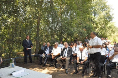 Biləsuvar Rayon İcra Hakimiyyətinin başçısı Faiq Qürbətov avqust ayının 21-də Təzəkənd kəndində sakinləri ilə səyyar qəbul keçirib.