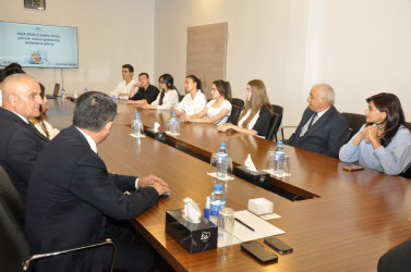 Ali təhsil müəssisələrinə 600 baldan yuxarı nəticə ilə qəbul olunmuş məzunlarla görüş keçirilib.