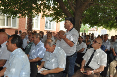 Biləsuvar Rayon İcra Hakimiyyətinin başçısı Faiq Qürbətov iyul ayının 10-da Xırmandalı kəndində səyyar qəbul keçirdi.