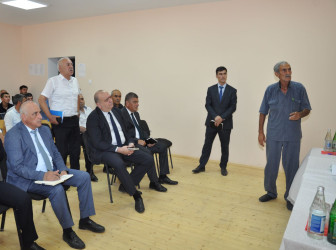 Biləsuvar Rayon İcra Hakimiyyətinin başçısı Faiq Qürbətov 22 iyul tarixindənövbəti səyyar qəbulu Zəhmətabad kənd sakinləri ilə keçirdi.