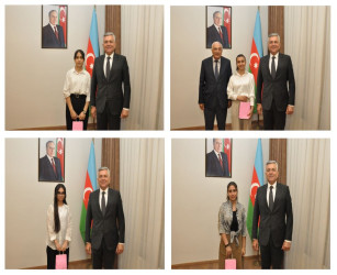 Ali təhsil müəssisələrinə 600 baldan yuxarı nəticə ilə qəbul olunmuş məzunlarla görüş keçirilib.