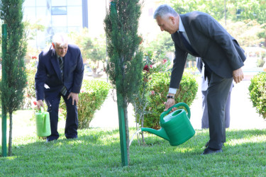 Biləsuvar rayon İcra Hakimiyyətinin başçısı Faiq Qürbətov Azərbaycan Dillər Universitetinin rektoru, akademik Kamal Abdulla ilə görüşüb.