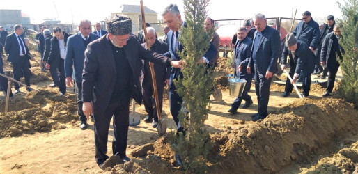 Biləsuvar rayonunun Əsgərabad kəndində Ulu Öndərin 100 illik yubileyi ilə əlaqədar “Heydər Əliyev adına park” salınıb.