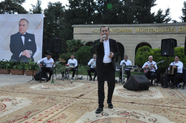 Biləsuvar rayonunda Ulu Öndər Heydər Əliyevin anadan olmasının 103-cü ildönümünə həsr olunmuş  konsert proqramı təşkil olunub.