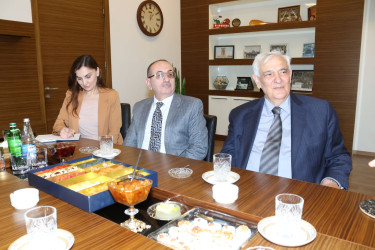 Biləsuvar rayon İcra Hakimiyyətinin başçısı Faiq Qürbətov Azərbaycan Dillər Universitetinin rektoru, akademik Kamal Abdulla ilə görüşüb.