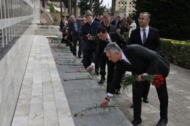 Biləsuvarda 27 sentyabr- Anım günü ilə əlaqədar şəhidlərimizin əziz xatirəsi yad edilib.