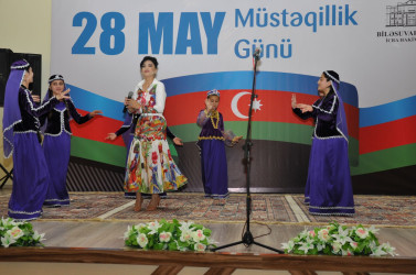 Biləsuvarda 28 May – Müstəqillik Günü münasibətilə konsert proqramı təqdim olunub.