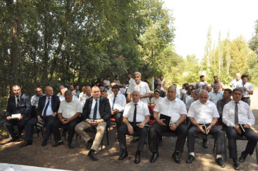 Biləsuvar Rayon İcra Hakimiyyətinin başçısı Faiq Qürbətov avqust ayının 21-də Təzəkənd kəndində sakinləri ilə səyyar qəbul keçirib.