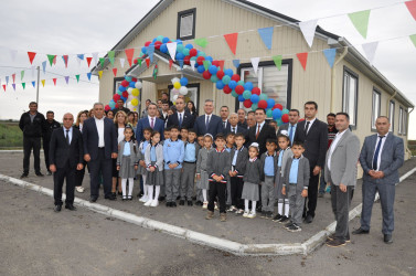 Amankənd kəndində yeni tikilmiş modul tipli məktəbin açılış mərasimi keçirilib.