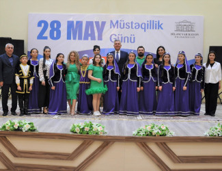 Biləsuvarda 28 May – Müstəqillik Günü münasibətilə konsert proqramı təqdim olunub.