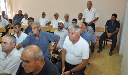 Biləsuvar Rayon İcra Hakimiyyətinin başçısı Faiq Qürbətov 22 iyul tarixindənövbəti səyyar qəbulu Zəhmətabad kənd sakinləri ilə keçirdi.