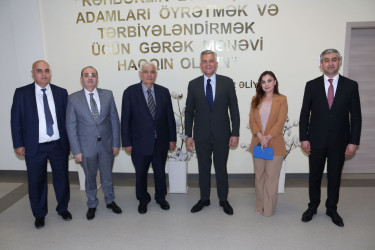 Biləsuvar rayon İcra Hakimiyyətinin başçısı Faiq Qürbətov Azərbaycan Dillər Universitetinin rektoru, akademik Kamal Abdulla ilə görüşüb.