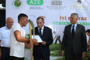 Biləsuvarda 3-cü “İti dəryaz” otbiçmə yarışı keçirilib.