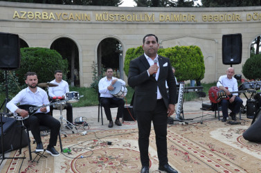 Biləsuvar rayonunda Ulu Öndər Heydər Əliyevin anadan olmasının 103-cü ildönümünə həsr olunmuş  konsert proqramı təşkil olunub.
