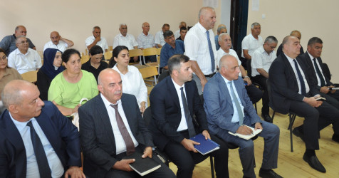 Biləsuvar Rayon İcra Hakimiyyətinin başçısı Faiq Qürbətov 22 iyul tarixindənövbəti səyyar qəbulu Zəhmətabad kənd sakinləri ilə keçirdi.