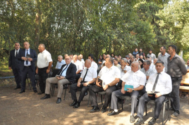 Biləsuvar Rayon İcra Hakimiyyətinin başçısı Faiq Qürbətov avqust ayının 21-də Təzəkənd kəndində sakinləri ilə səyyar qəbul keçirib.