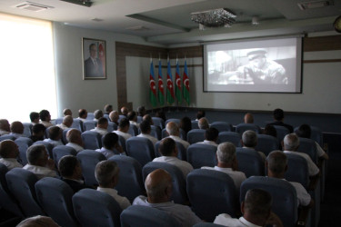 "İstintaq davam edir" bədii filmi nümayiş olunub.