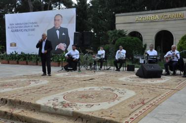 Biləsuvar rayonunda Ulu Öndər Heydər Əliyevin anadan olmasının 103-cü ildönümünə həsr olunmuş  konsert proqramı təşkil olunub.