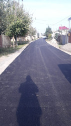Biləsuvar şəhərinin küçələrinə asfalt-beton örtüyünün döşənməsi işləri davam etdirilir.