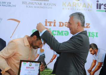 Biləsuvarda 3-cü “İti dəryaz” otbiçmə yarışı keçirilib.