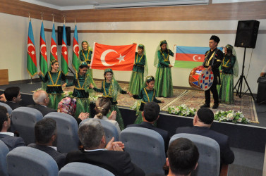 Türkiyədən gələn qonaqların Heydər Əliyev Mərkəzində rayon ictimaiyyəti ilə görüşü keçirilib.