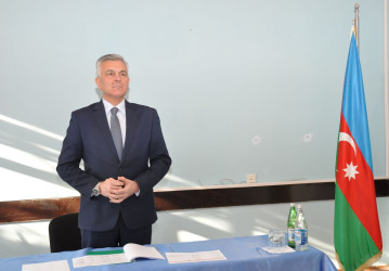 Biləsuvar Rayon İcra Hakimiyyətinin başçısı Faiq Qürbətov 7 yanvar 2026-cı il tarixdə rayonun Əliabad kənd sakinləri ilə səyyar qəbul keçirdi.