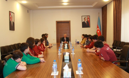 İcra başçısı Biləsuvar Təhsil Kompleksinin bir qrup müəllim və şagird heyəti ilə görüşüb.